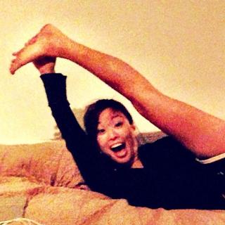 Esther Ku feet photo 4