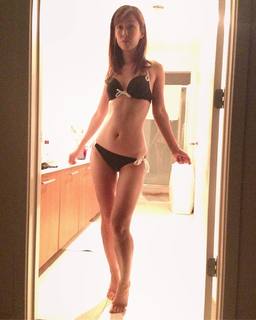 Esther Ku feet photo 14