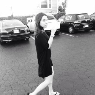 Esther Povitsky feet photo thumbnail