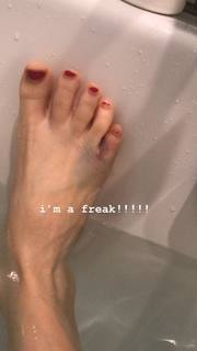 Esther Povitsky feet photo thumbnail