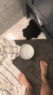 Esther Povitsky feet photo thumbnail
