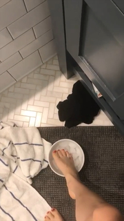 Esther Povitsky feet photo thumbnail