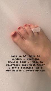 Esther Povitsky feet photo thumbnail