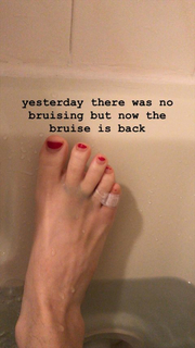 Esther Povitsky feet photo thumbnail