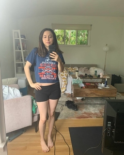 Esther Povitsky feet photo thumbnail