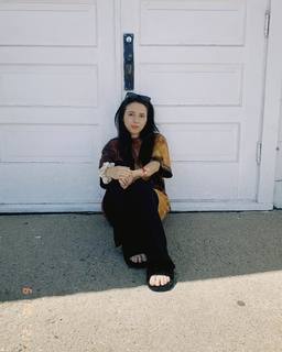 Esther Povitsky feet photo thumbnail