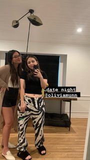 Esther Povitsky feet photo thumbnail
