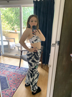 Esther Povitsky feet photo thumbnail