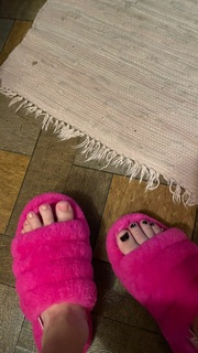 Esther Povitsky feet photo thumbnail