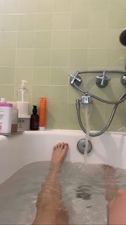 Esther Povitsky feet photo thumbnail