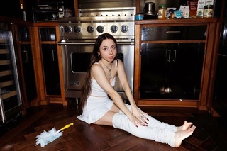 Esther Povitsky feet photo thumbnail