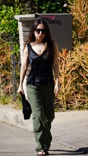Esther Povitsky feet photo thumbnail