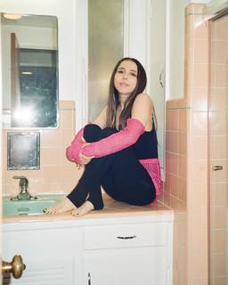Esther Povitsky feet photo thumbnail