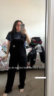 Esther Povitsky feet photo thumbnail
