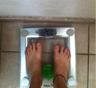 Esther Povitsky feet photo thumbnail