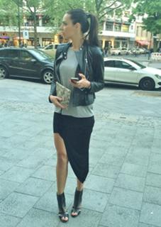 Esther Sedlaczek feet photo thumbnail