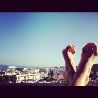 Esther Sedlaczek feet photo thumbnail