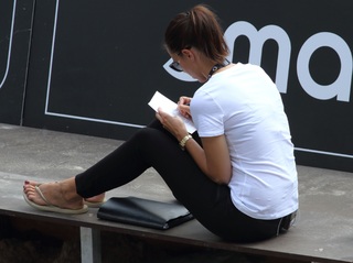 Esther Sedlaczek feet photo thumbnail