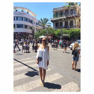 Esther Sedlaczek feet photo thumbnail