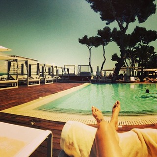 Esther Sedlaczek feet photo thumbnail