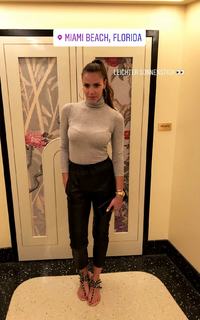 Esther Sedlaczek feet photo thumbnail