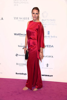 Esther Sedlaczek feet photo thumbnail