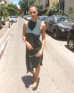 Esther Sedlaczek feet photo thumbnail