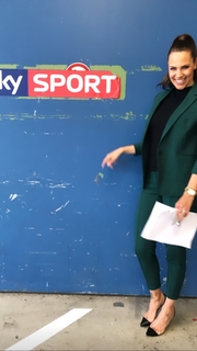 Esther Sedlaczek feet photo thumbnail