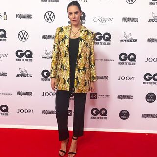 Esther Sedlaczek feet photo thumbnail