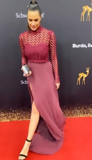 Esther Sedlaczek feet photo thumbnail