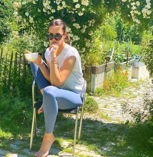 Esther Sedlaczek feet photo thumbnail