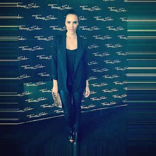 Esther Sedlaczek feet photo thumbnail