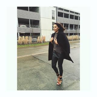 Esther Sedlaczek feet photo thumbnail