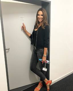 Esther Sedlaczek feet photo thumbnail