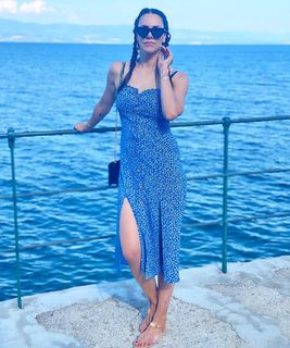 Esther Sedlaczek feet photo thumbnail