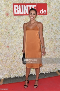 Esther Sedlaczek feet photo thumbnail