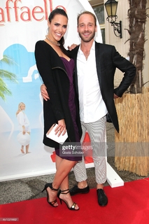 Esther Sedlaczek feet photo thumbnail