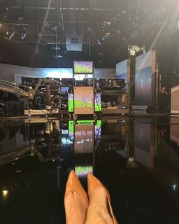 Esther Sedlaczek feet photo thumbnail