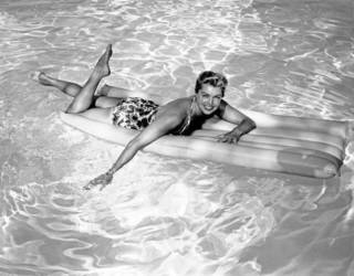 Esther Williams feet photo 11