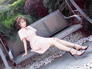 Esther Yu feet photo 1