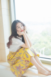 Esther Yu feet photo 2