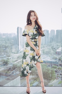 Esther Yu feet photo 3
