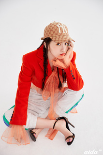 Esther Yu feet photo 1