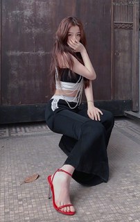 Esther Yu feet photo 8