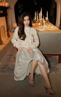 Esther Yu feet photo 3