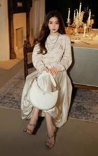 Esther Yu feet photo 2