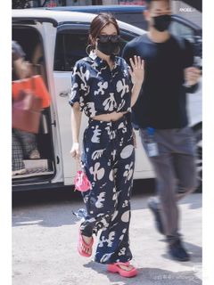 Esther Yu feet photo 10