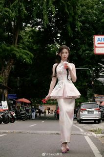 Esther Yu feet photo 4
