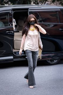 Esther Yu feet photo 3