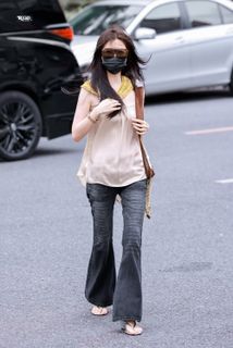 Esther Yu feet photo 1